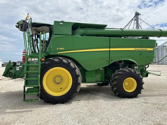 Image of John Deere S780 equipment image 4