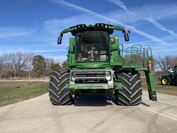 Image of John Deere S780 equipment image 1