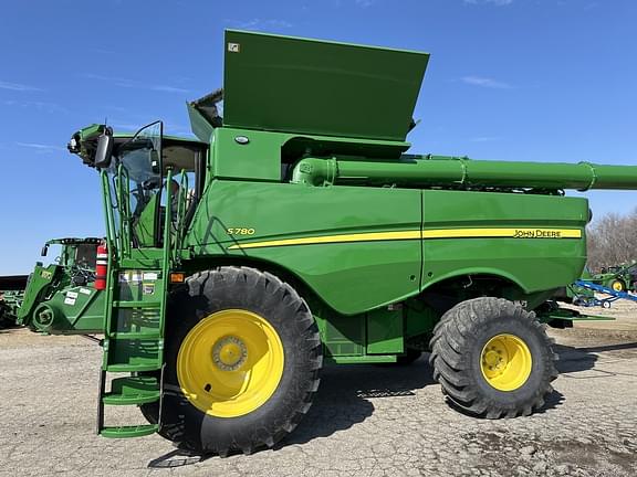 Image of John Deere S780 equipment image 1