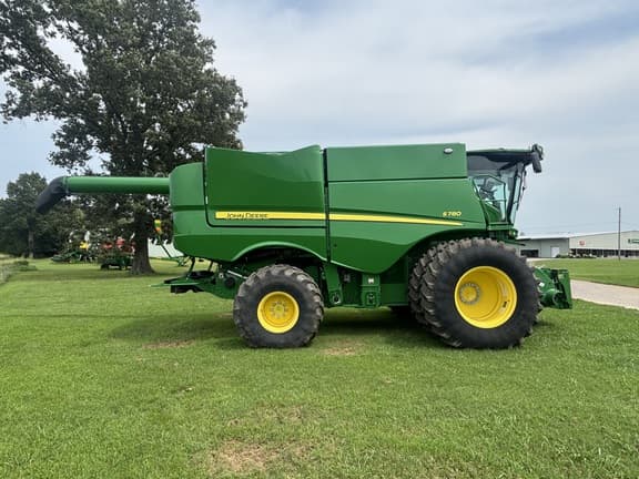 Image of John Deere S780 equipment image 1