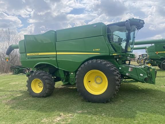 Image of John Deere S780 equipment image 1
