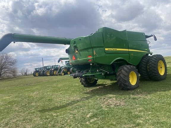 Image of John Deere S780 equipment image 2