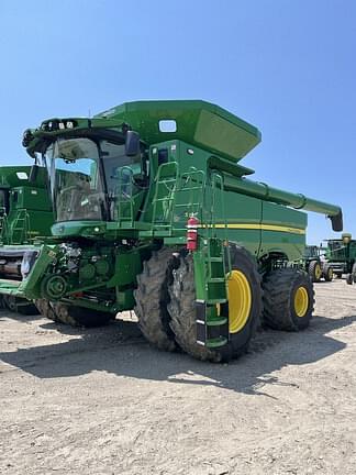 Image of John Deere S780 equipment image 1