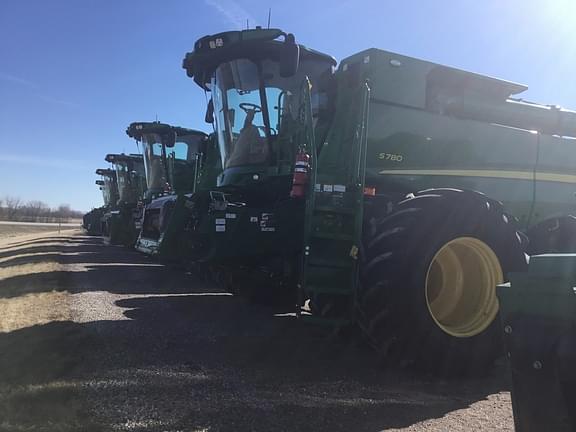 Image of John Deere S780 equipment image 1