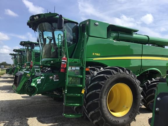 Image of John Deere S780 equipment image 1