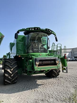 Image of John Deere S780 equipment image 1