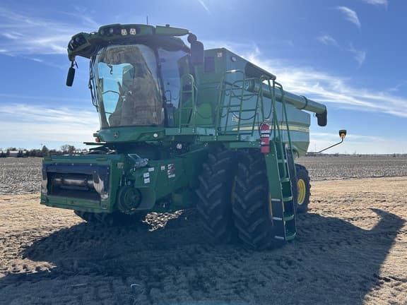 Image of John Deere S780 equipment image 1