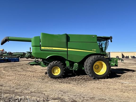 Image of John Deere S780 equipment image 4