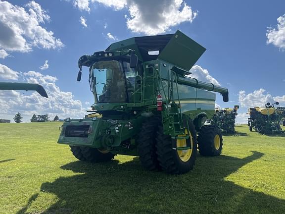 Image of John Deere S780 equipment image 2