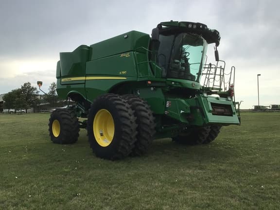 Image of John Deere S780 equipment image 2