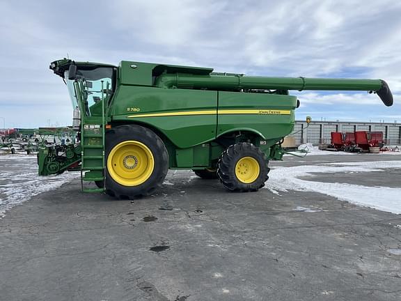 Image of John Deere S780 equipment image 1