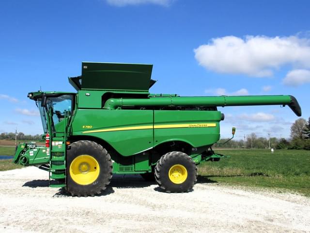 Image of John Deere S780 equipment image 2