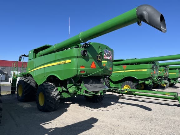 Image of John Deere S780 equipment image 2