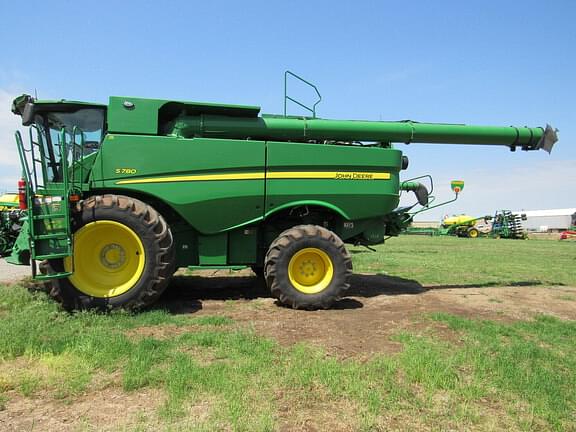 Image of John Deere S780 equipment image 1