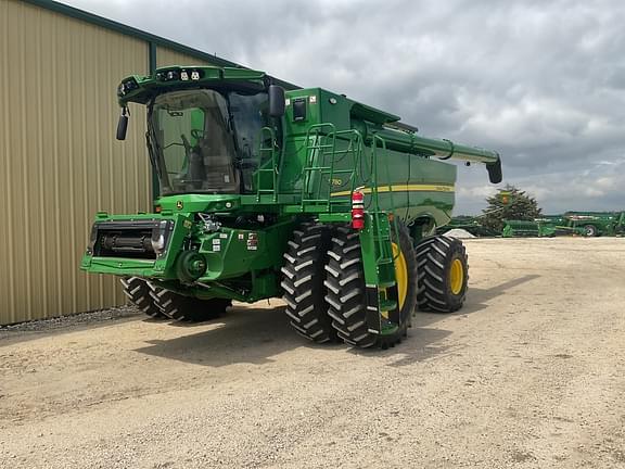 Image of John Deere S780 equipment image 1