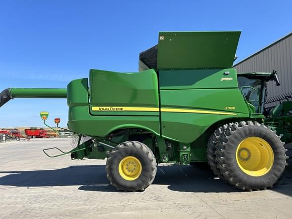 Image of John Deere S780 equipment image 1
