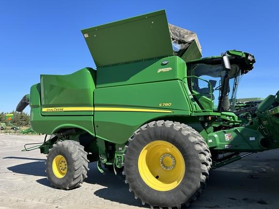 Image of John Deere S780 equipment image 2
