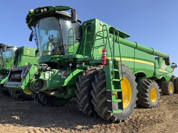 Main image John Deere S780