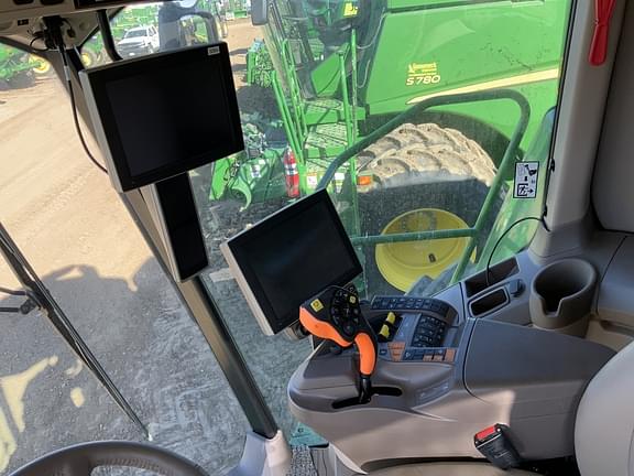 Image of John Deere S780 equipment image 4