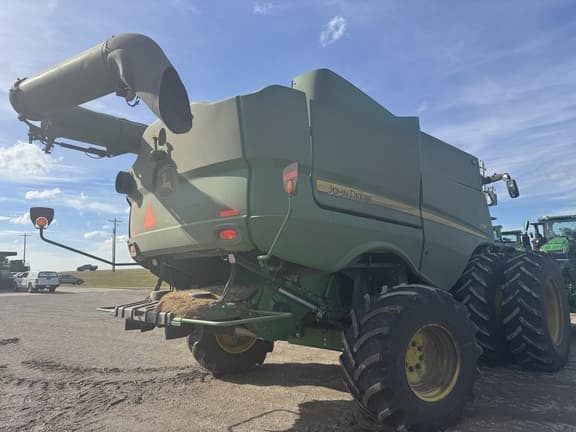 Image of John Deere S780 equipment image 1