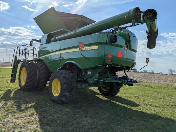 Image of John Deere S780 equipment image 2