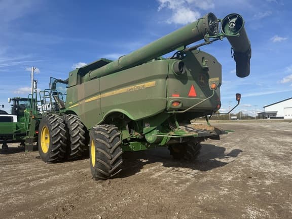 Image of John Deere S780 equipment image 2