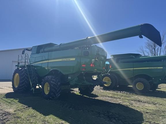 Image of John Deere S780 equipment image 2