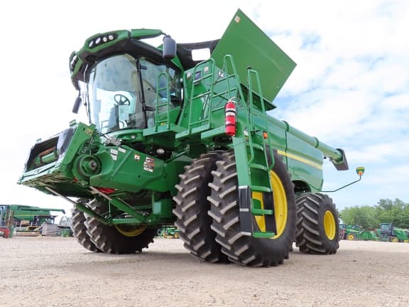 Image of John Deere S780 equipment image 4