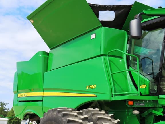 Image of John Deere S780 equipment image 2