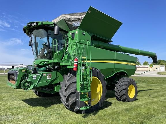 Image of John Deere S780 equipment image 2