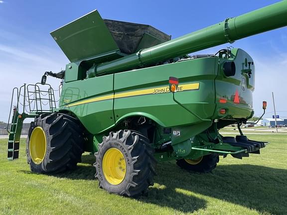 Image of John Deere S780 equipment image 4