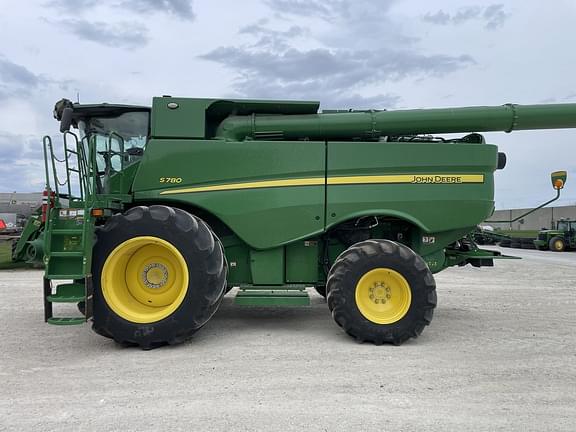Image of John Deere S780 equipment image 1