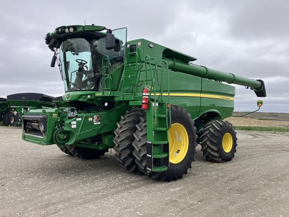 Main image John Deere S780