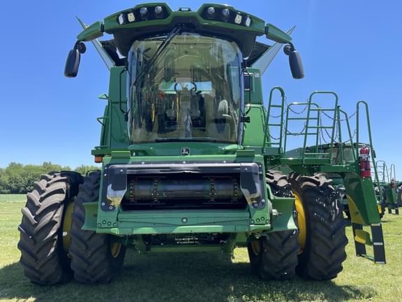Image of John Deere S780 equipment image 1