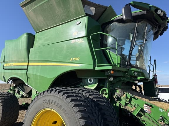 Image of John Deere S780 equipment image 4