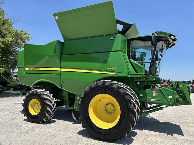 Image of John Deere S780 equipment image 1