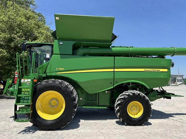 Image of John Deere S780 equipment image 2