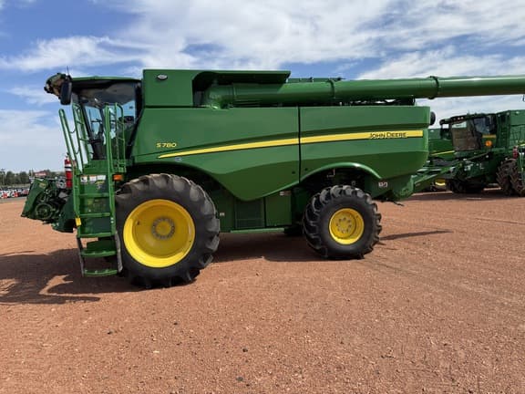 Image of John Deere S780 equipment image 1