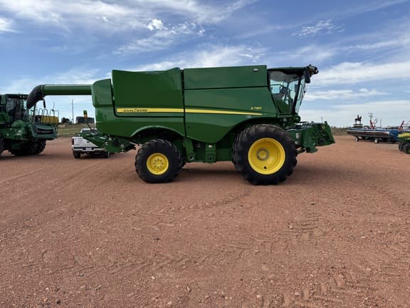 Image of John Deere S780 equipment image 1