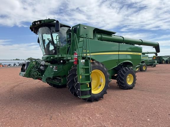 Image of John Deere S780 equipment image 1