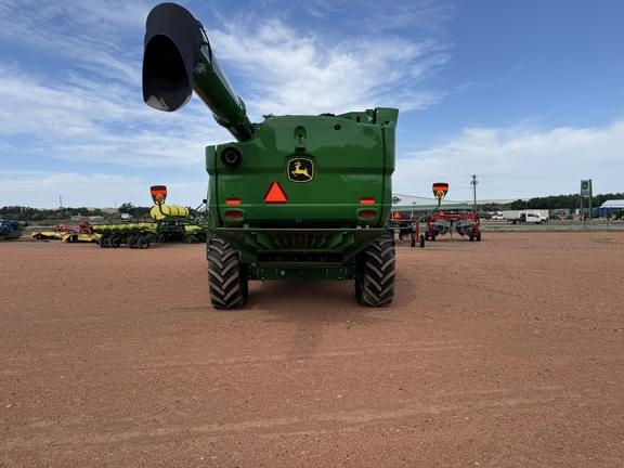Image of John Deere S780 equipment image 4