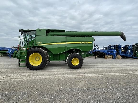 Image of John Deere S780 equipment image 1