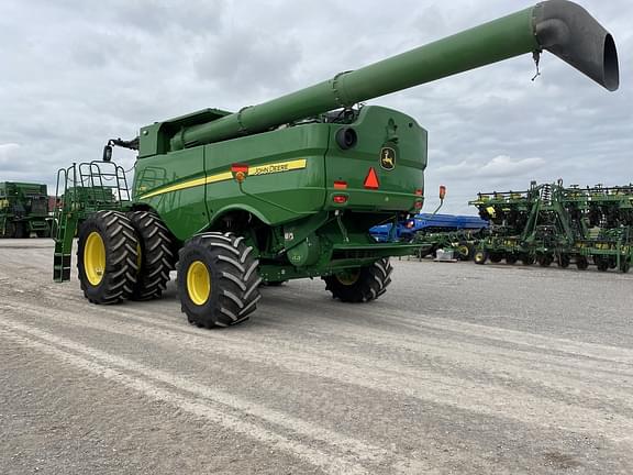 Image of John Deere S780 equipment image 2