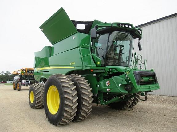Image of John Deere S780 equipment image 1