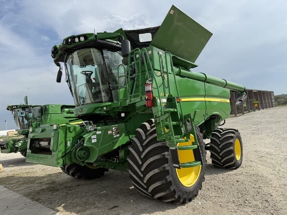 Image of John Deere S780 equipment image 1