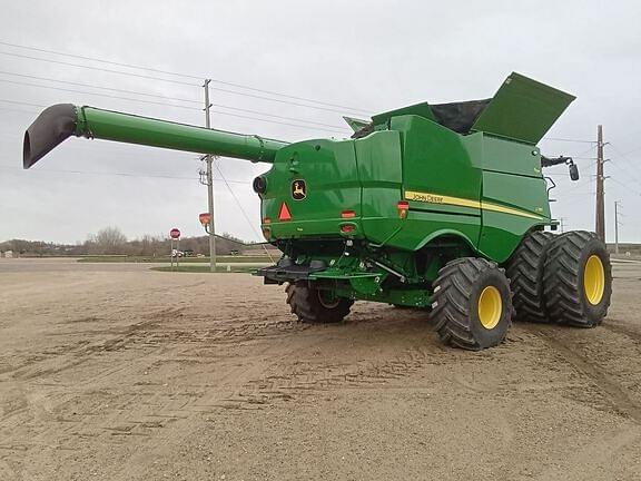 Image of John Deere S780 equipment image 4