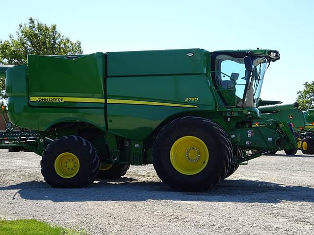 Image of John Deere S780 equipment image 4