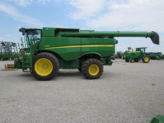 Image of John Deere S780 equipment image 1