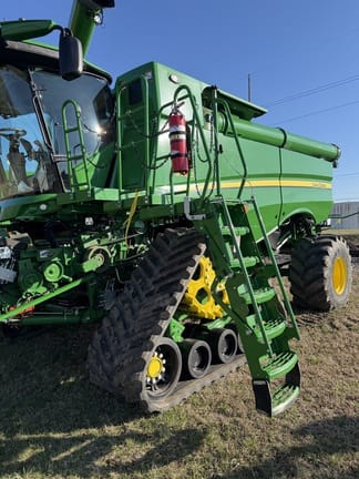 2023 John Deere S780 Equipment Image0