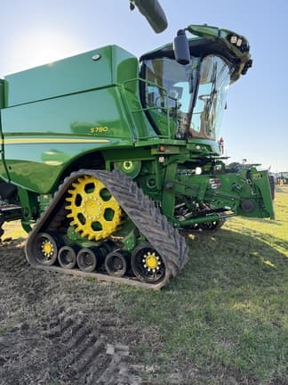Image of John Deere S780 equipment image 2